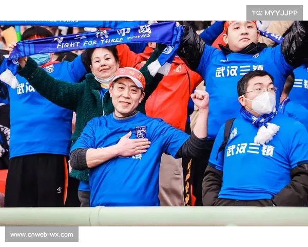 武汉三镇球迷楚文化助威方阵引爆社交媒体 编钟助威掀起热潮